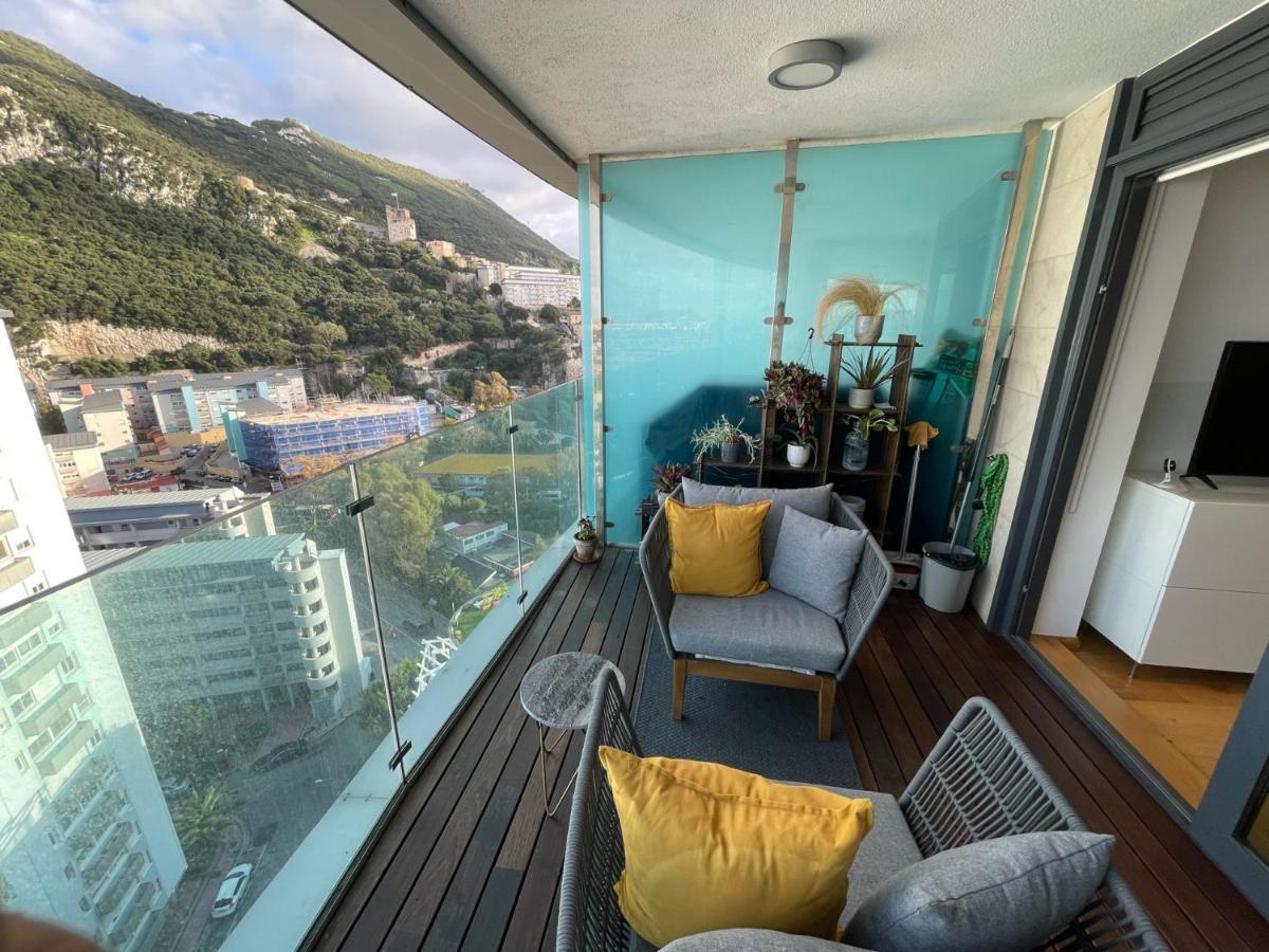 Luxury 1 Bedroom Studio Ocean Plaza * Gibraltar