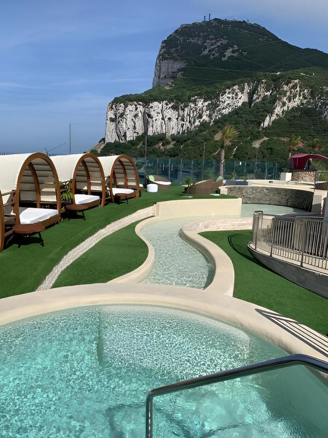 Luxury 1 Bedroom Studio Ocean Plaza * Gibraltar