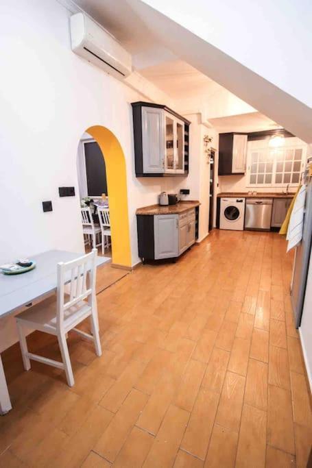 Holiday home Chic 3 Bedroom House In The Heart Of *