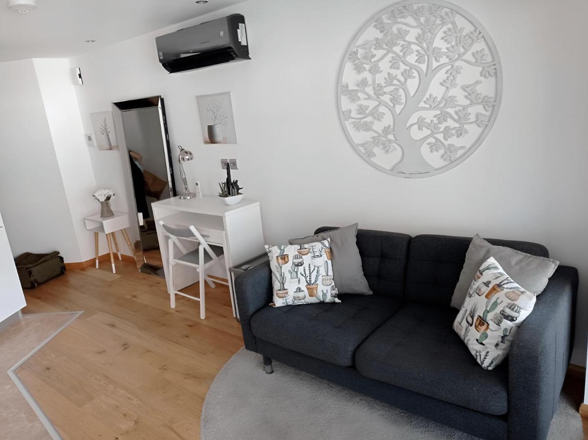 Luxury 1 Bedroom Studio Ocean Plaza Apartment Gibraltar
