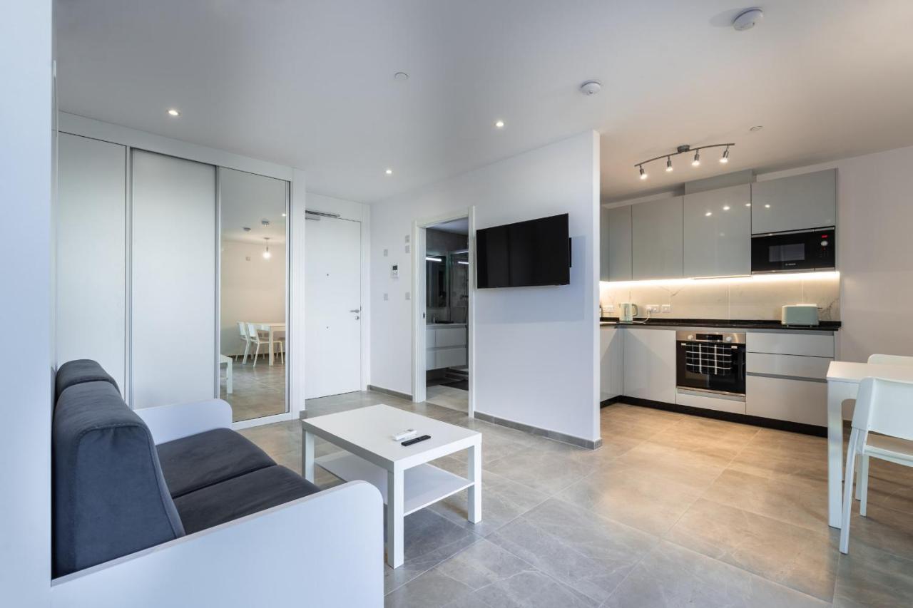 Apartment Top Studio With View-hosted By Sweetstay *