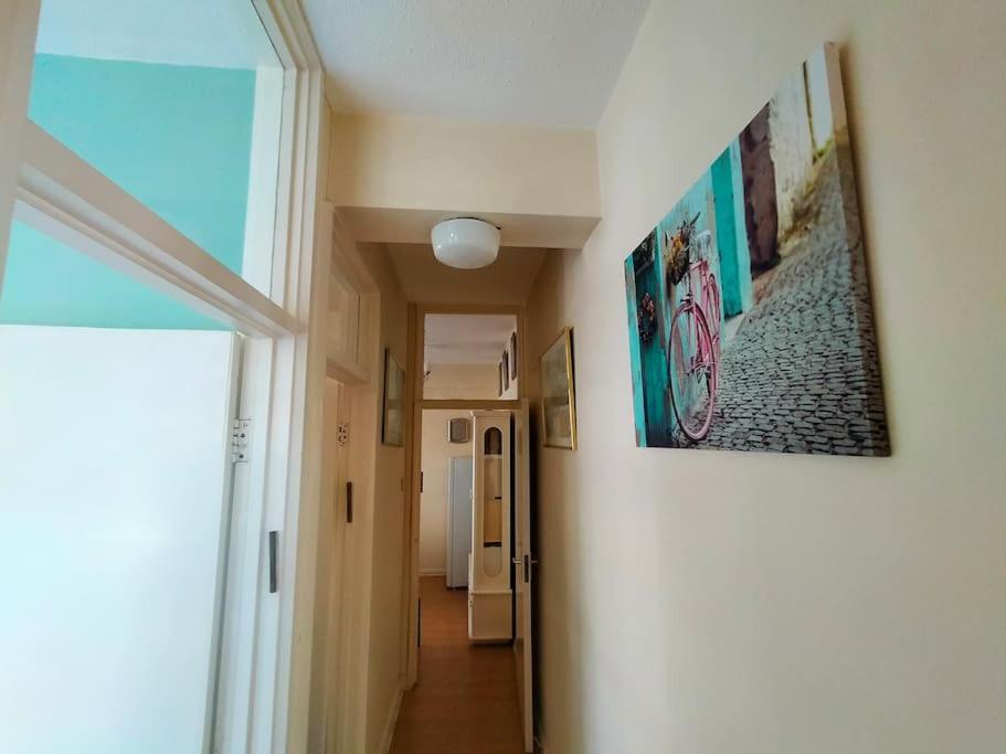 Location 2 Bed2 Bath W/lift In Town! *