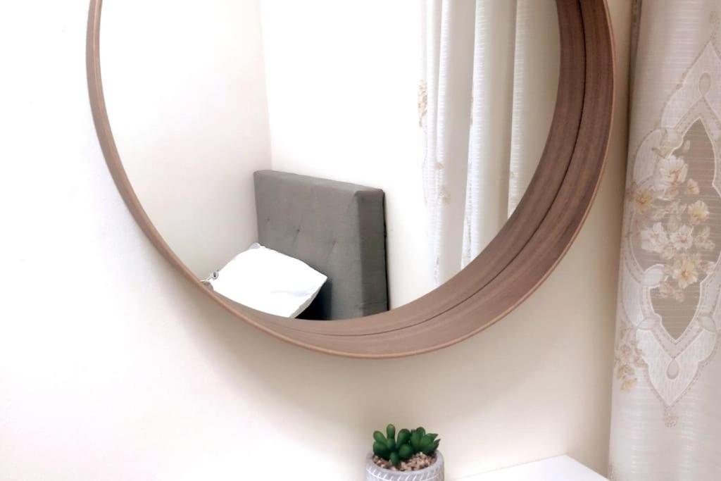 Location 2 Bed2 Bath W/lift In Town! *