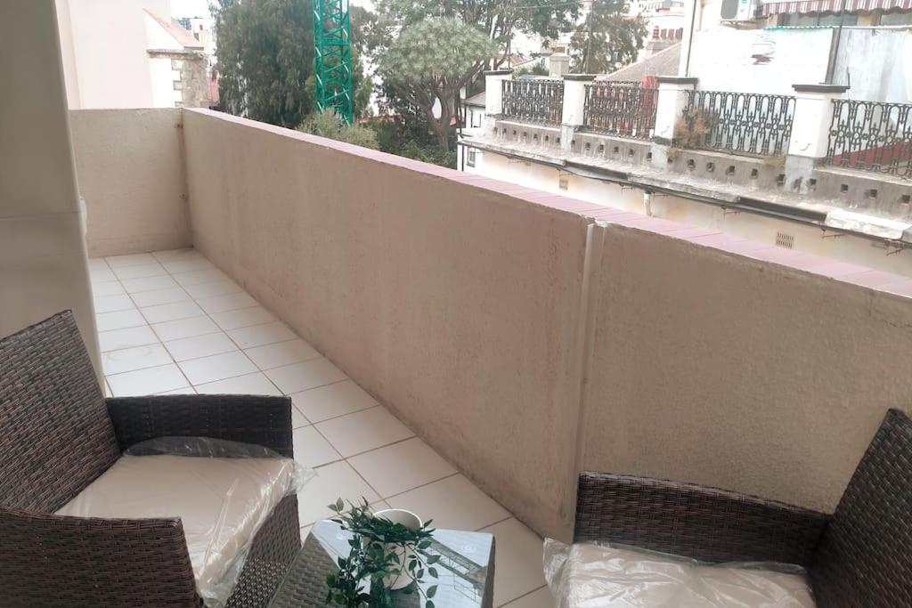 Location 2 Bed2 Bath W/lift In Town! * Gibraltar