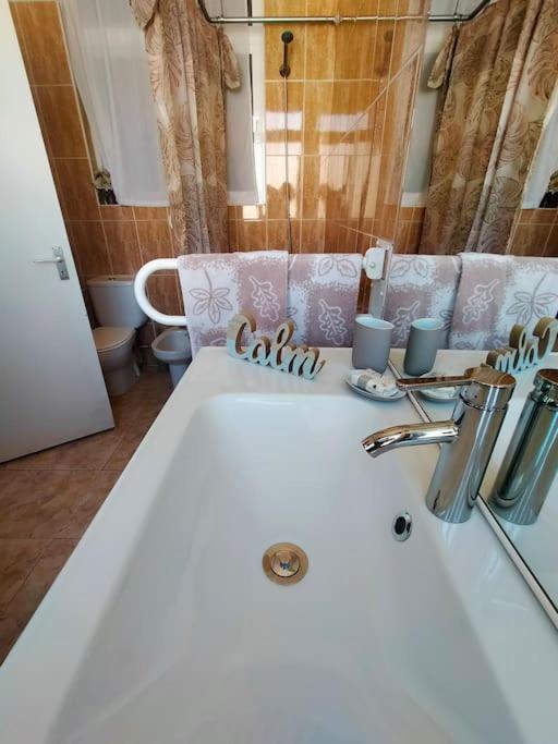 Location 2 Bed2 Bath W/lift In Town!