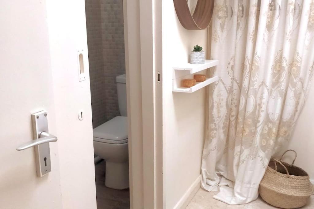 Apartamento Location 2 Bed2 Bath W/lift In Town! Gibraltar