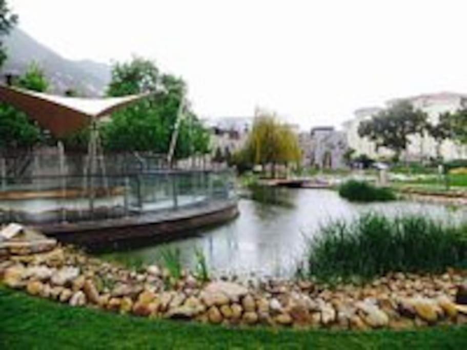 Location 2 Bed2 Bath W/lift In Town! Gibraltar