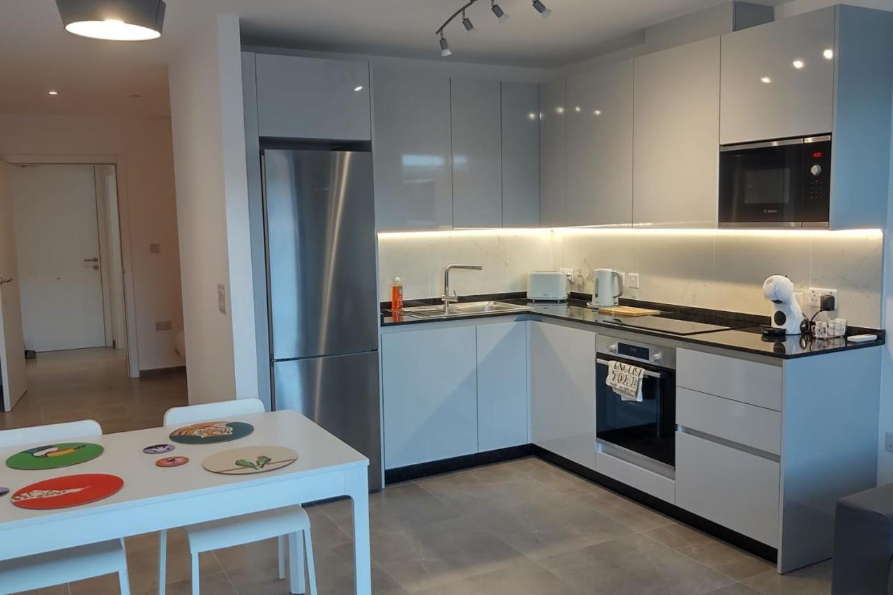 Large Studio With View-hosted By Sweetstay