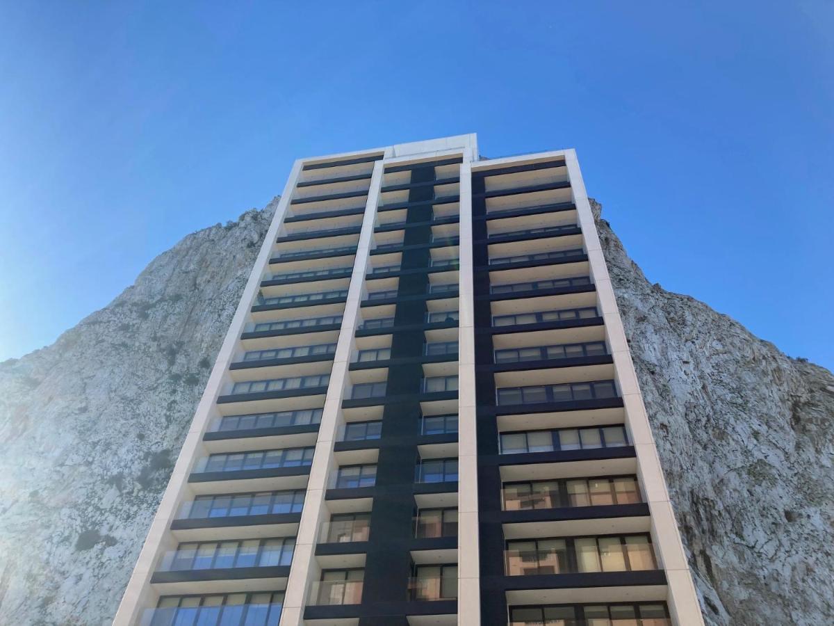 E1 & Style - Gym & Khách sạn hẻo lánh Gibraltar