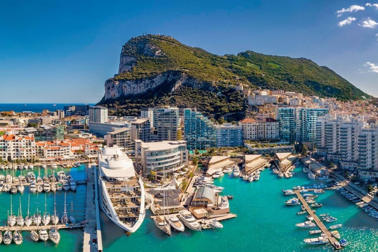 Neptune Suite-hosted By Sweetstay * Gibraltar