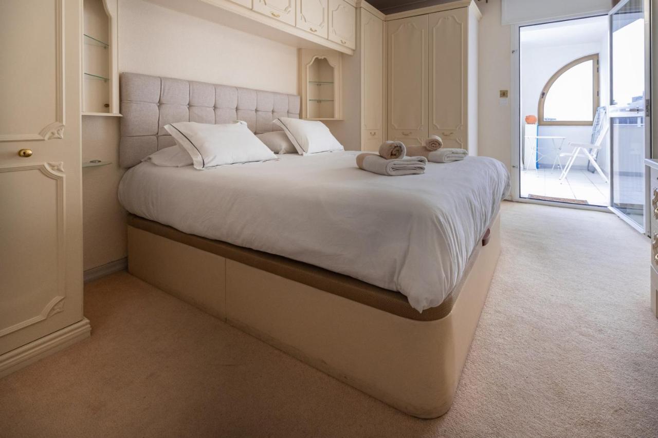 Neptune Suite-hosted By Sweetstay *