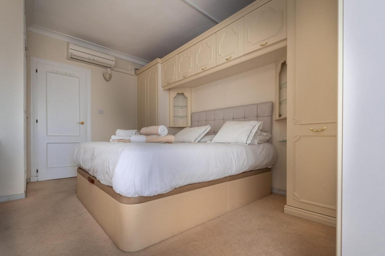 Neptune Suite-hosted By Sweetstay *