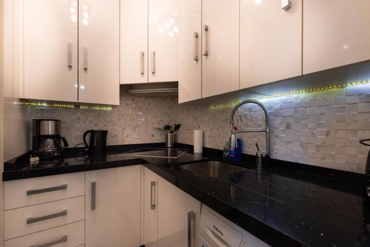 Neptune Suite-hosted By Sweetstay * Gibraltar