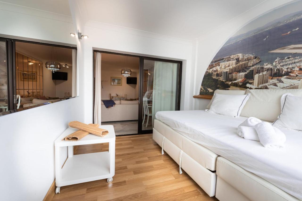 Neptune Suite-hosted By Sweetstay Apartment Gibraltar