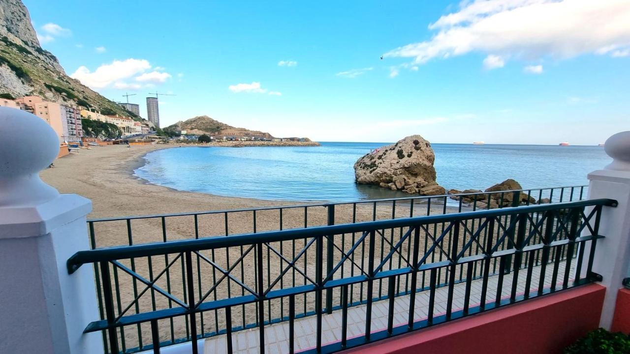 Nhà nghỉ New Beachfront Duplex - Sleeps Up To 4 Gibraltar
