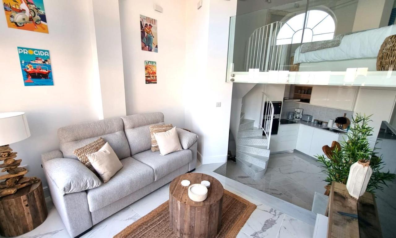Nhà nghỉ New Beachfront Duplex - Sleeps Up To 4