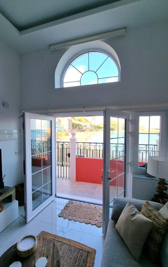 Nhà nghỉ New Beachfront Duplex - Sleeps Up To 4 *