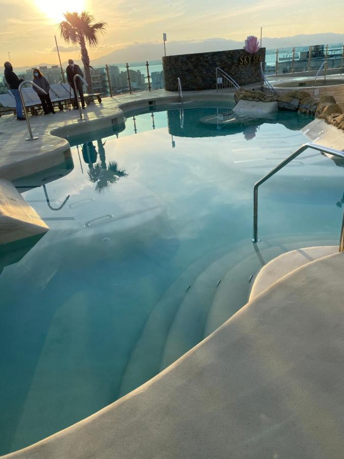 Căn hộ Rooftop Pool With Spectacular Views And Location