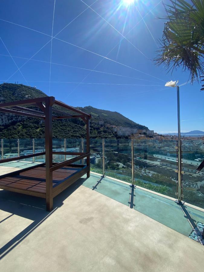 Rooftop Pool With Spectacular Views And Location Căn hộ Gibraltar