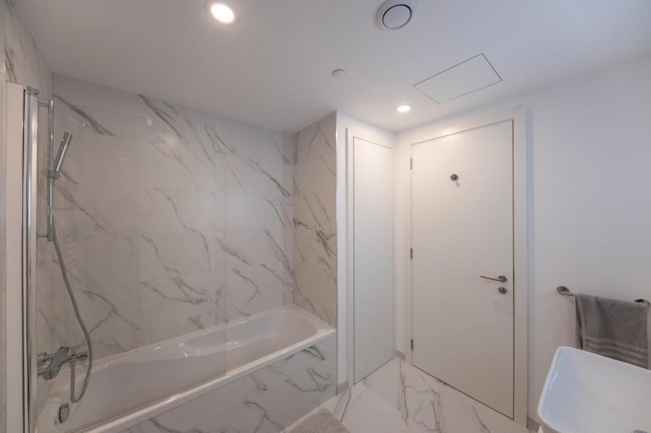 Brand New Luxury 1 Bed 2 Bath - & Pool Apartamento Gibraltar
