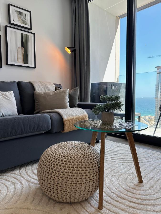 E1 Presidential On High Floor With Stunning Sea Views