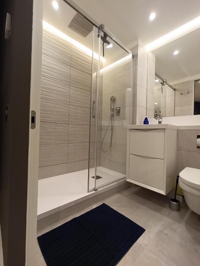 New - In Eurocity - Large Pool - Rock Or Sea Views - Balcony - Free Parking - And Short Let In Gibraltar