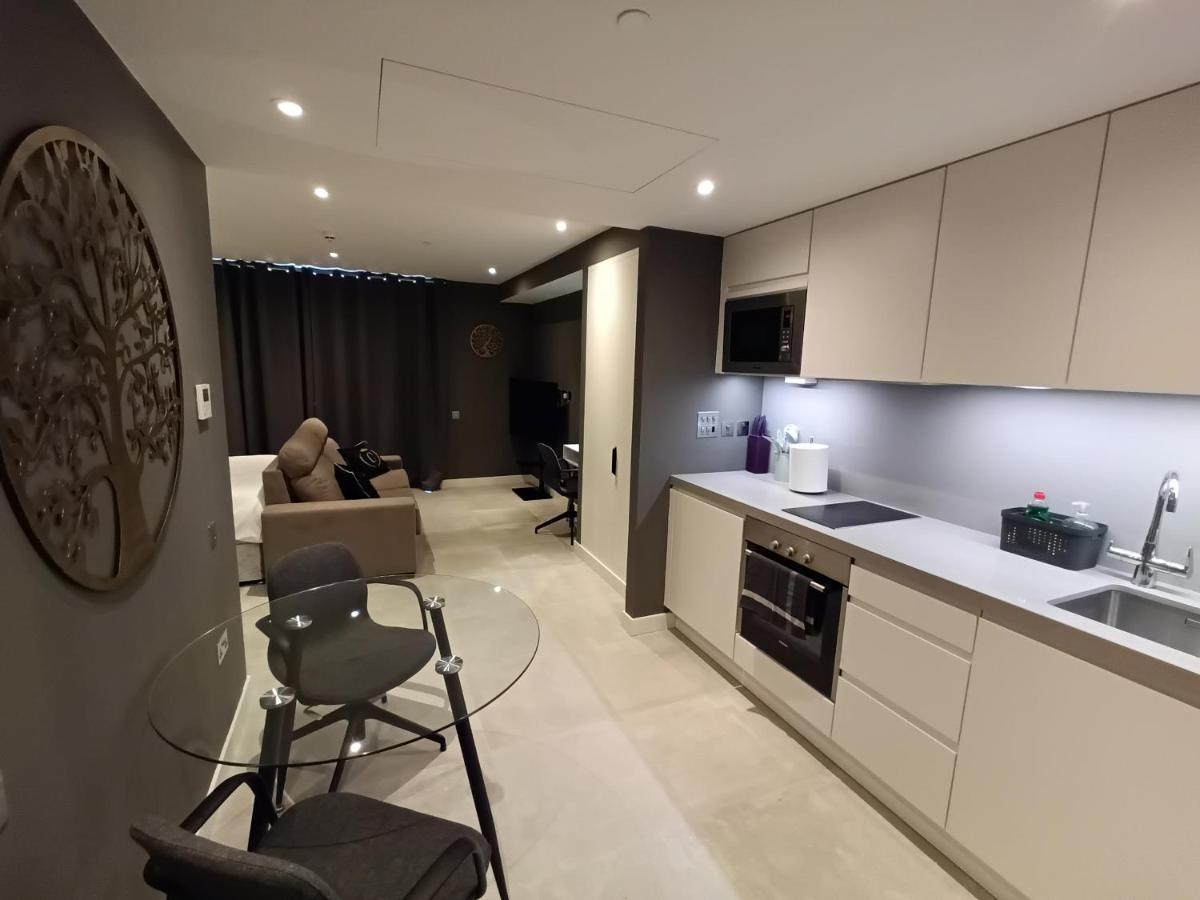 Căn hộ New - In Eurocity - Large Pool - Rock Or Sea Views - Balcony - Free Parking - And Short Let In *