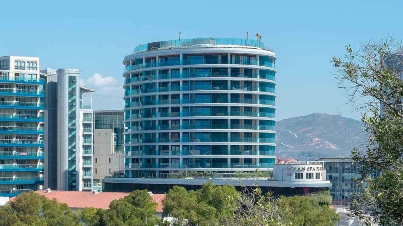 Ocean Plaza Apartment *