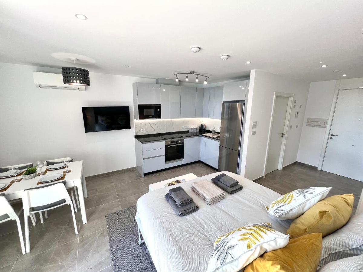 Stylish Studio With Ocean View