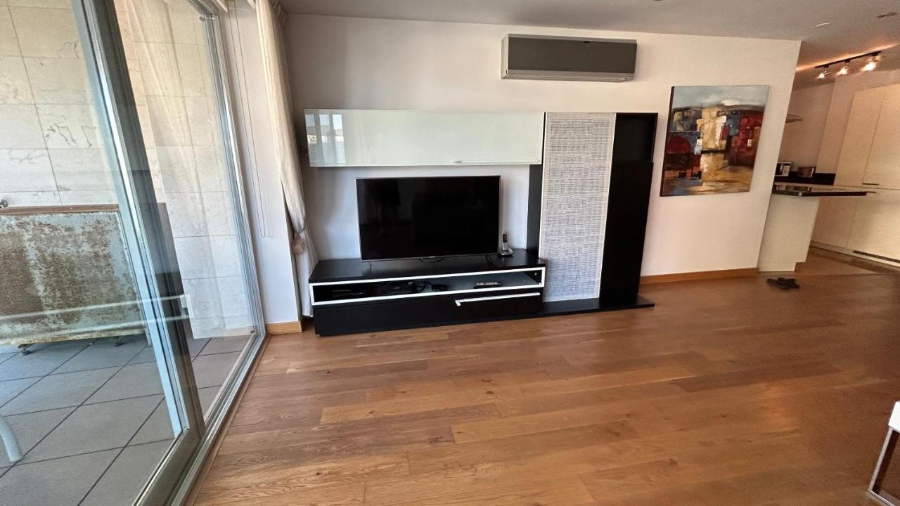 Ocean Village Luxury 2 Bed 2 Bath - Amazing Views - Pools And Jacuzzis * Gibraltar