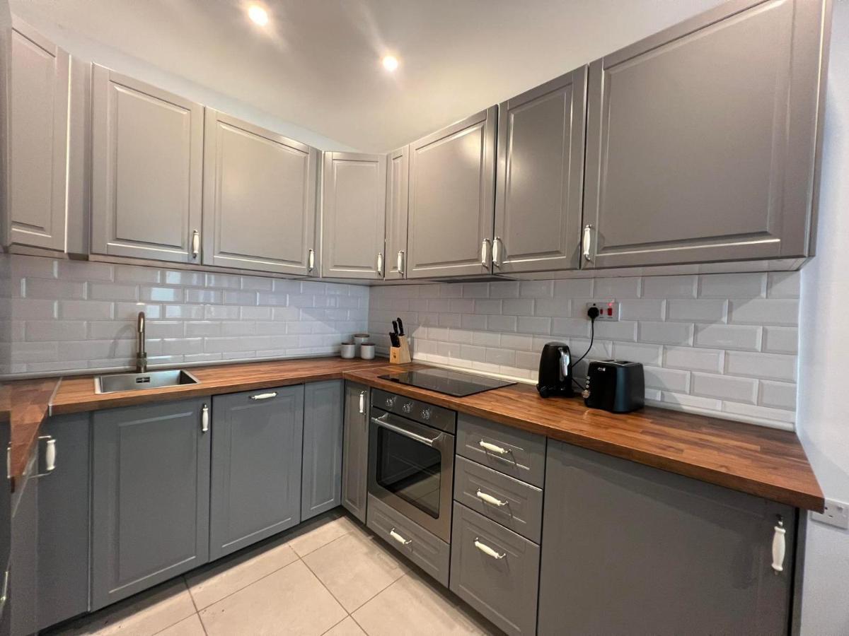 2br 2ba With Private Patio Your Serene Escape Căn hộ Gibraltar