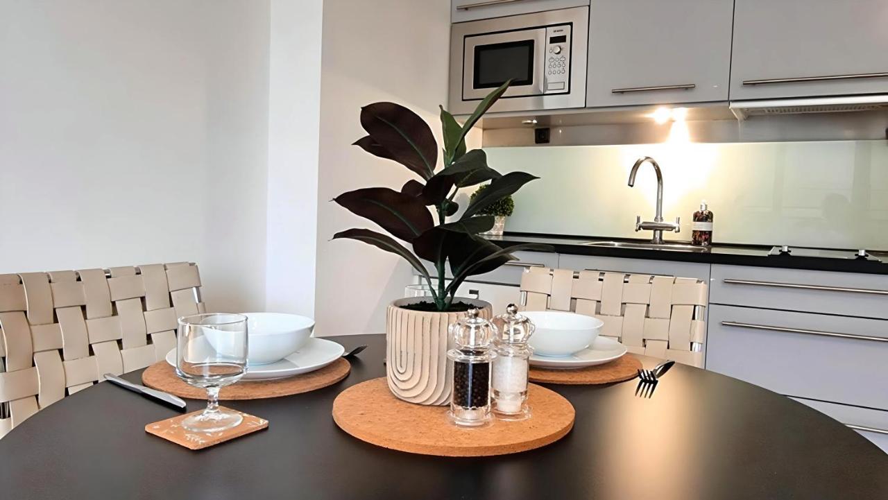 Fabulous With Aircon, Parking And Terrace Ocean View *