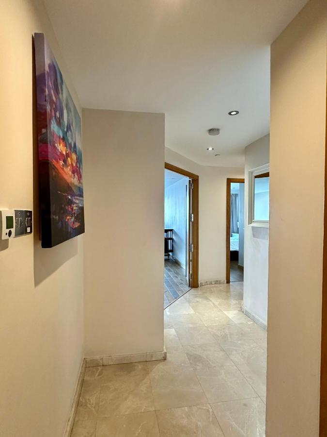 Ocean Village - Parking, Central, Marina Views, Pools, Jacuzzi *