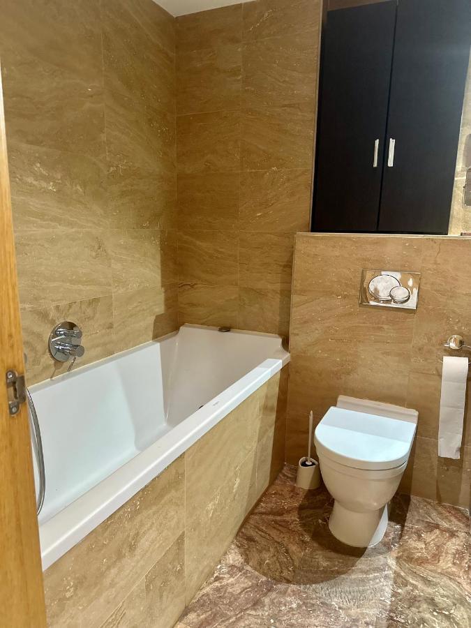 Apartamento Ocean Village - Parking, Central, Marina Views, Pools, Jacuzzi *