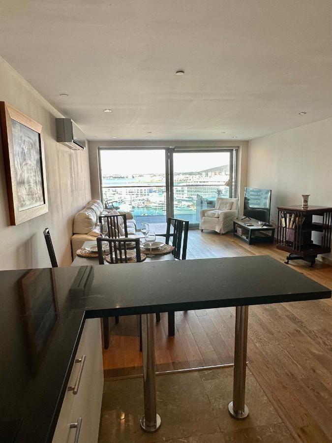 Ocean Village - Parking, Central, Marina Views, Pools, Jacuzzi