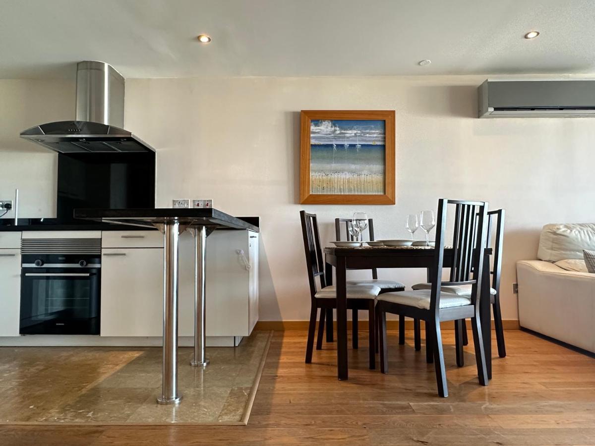 Ocean Village - Parking, Central, Marina Views, Pools, Jacuzzi
