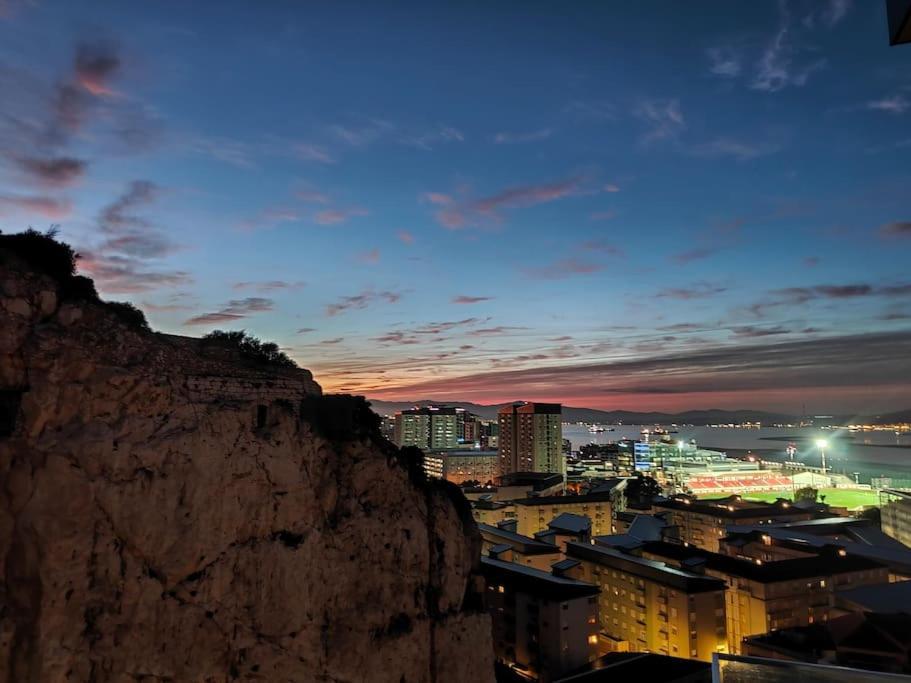 Apartment Luxury Apartment/high Floor/stunning Views/parking