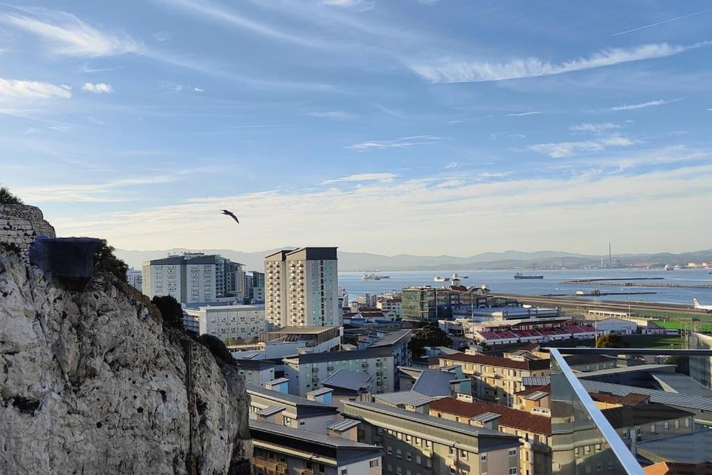 Luxury Apartment/high Floor/stunning Views/parking *