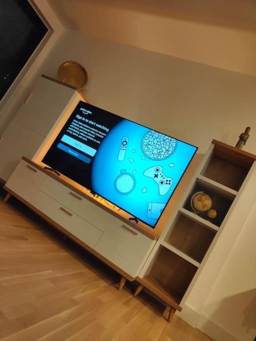 Luxury Apartment/high Floor/stunning Views/parking Apartment *