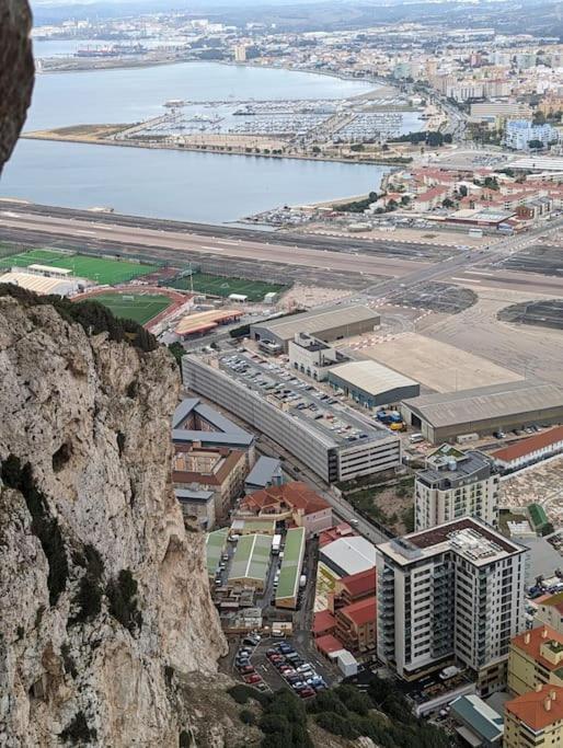 Luxury Apartment/high Floor/stunning Views/parking