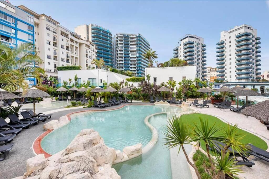 Luxury With Rooftop Pools & Views Apartment Gibraltar