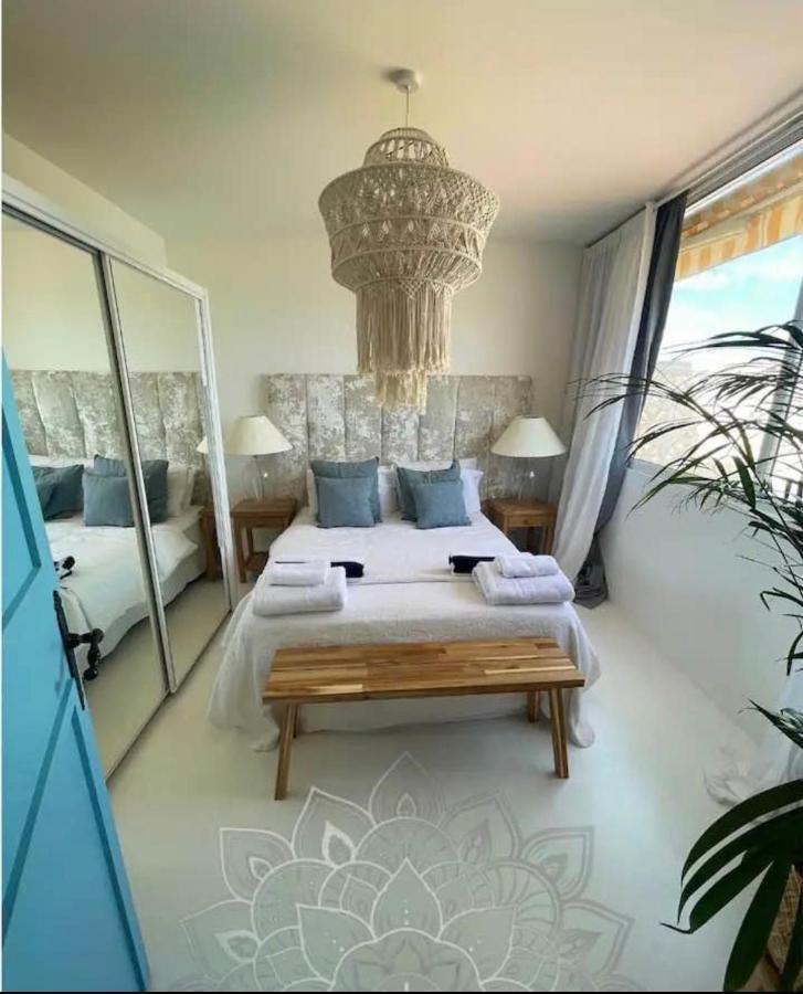 Front Apartment *
