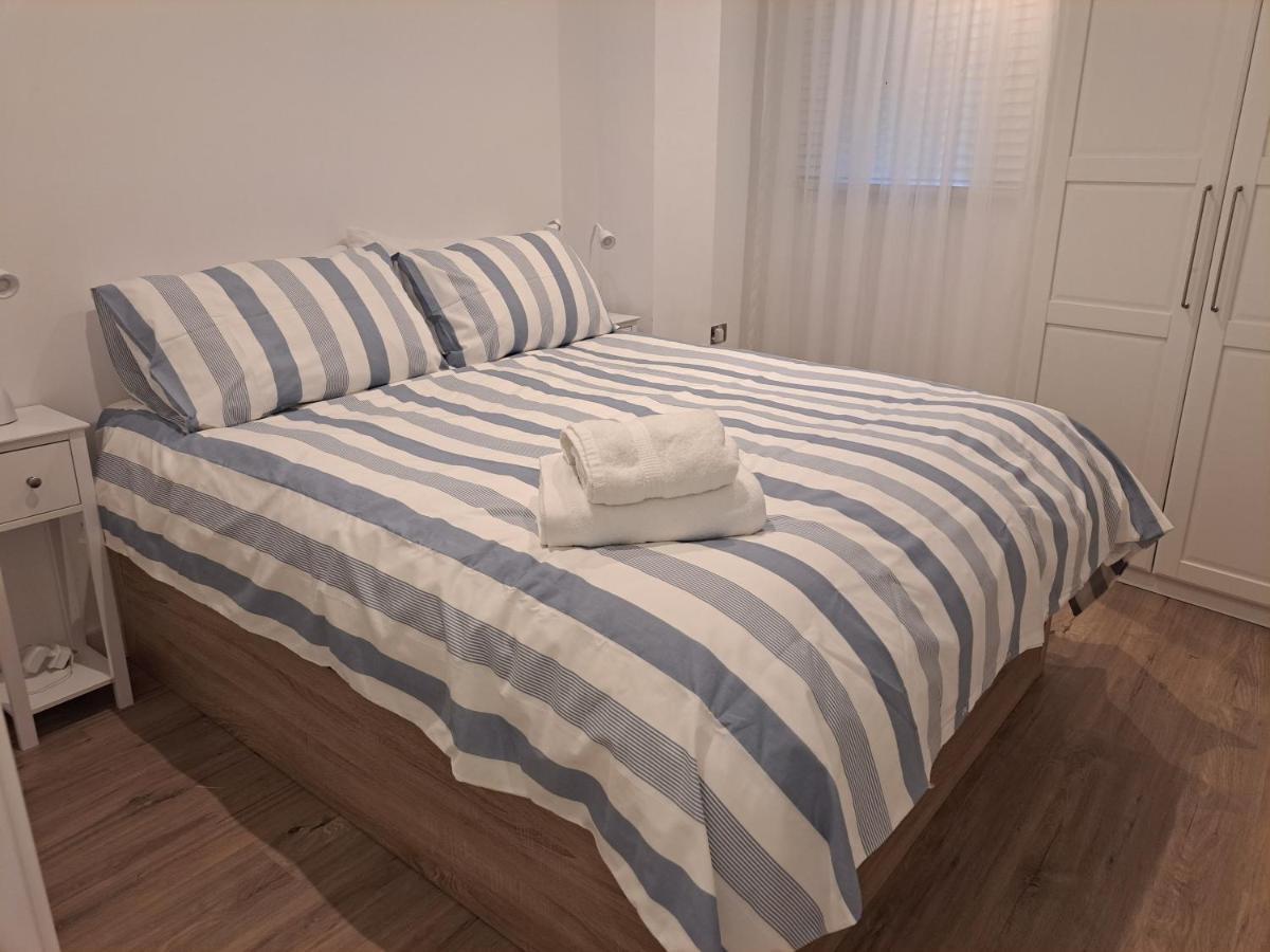Main Street - 3 Bed - Family Friendly Apartment *