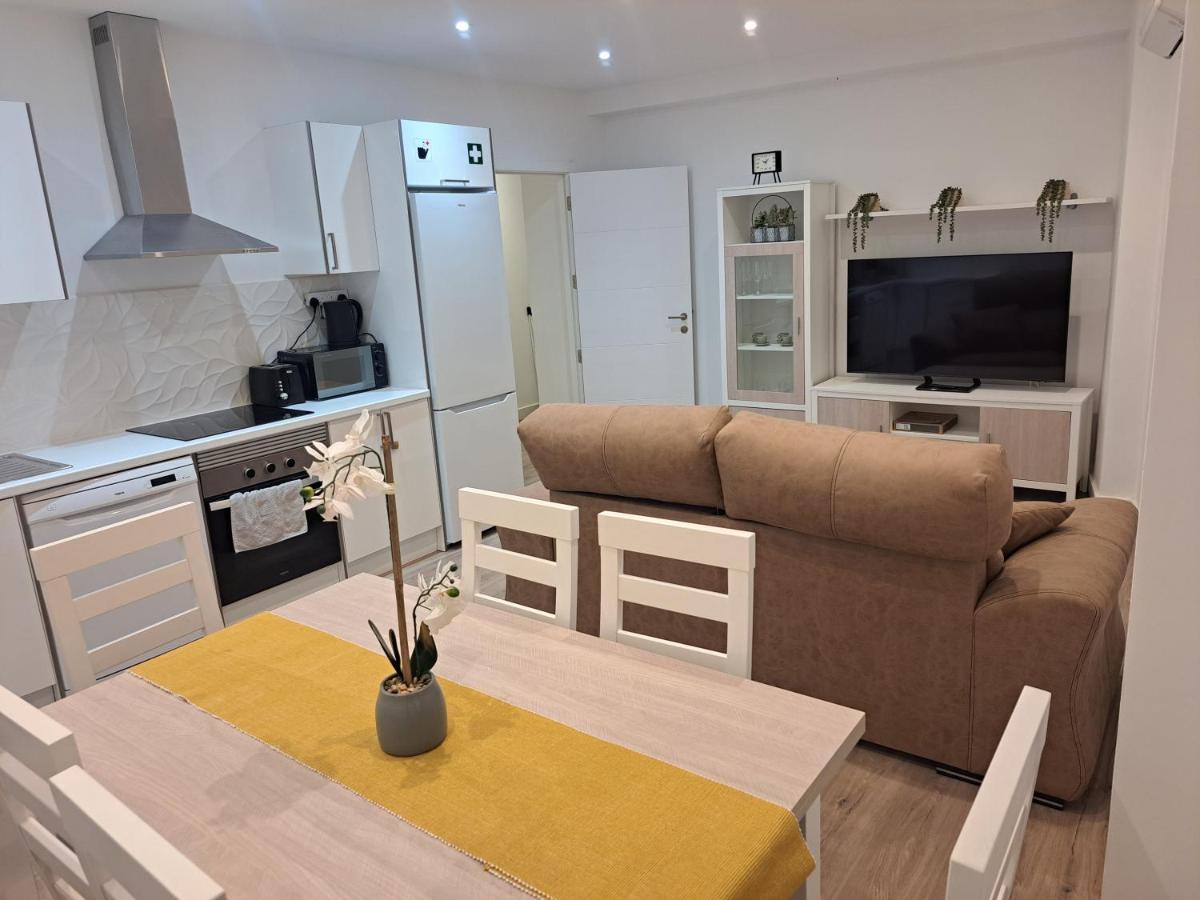 Apartment Main Street - 3 Bed - Family Friendly