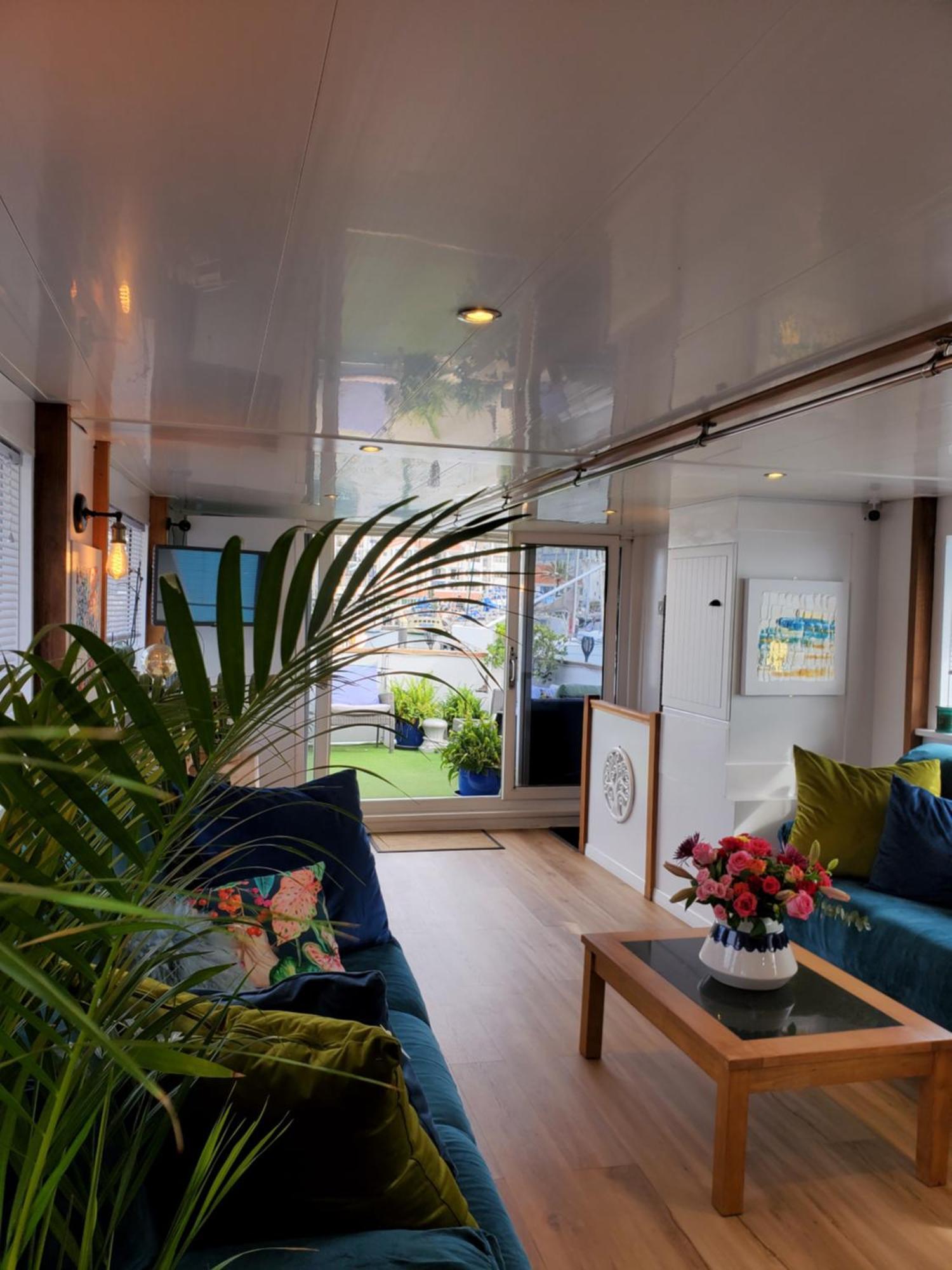 Jasmine Coral Jay Boutique Boatel Ocean Village Botel *