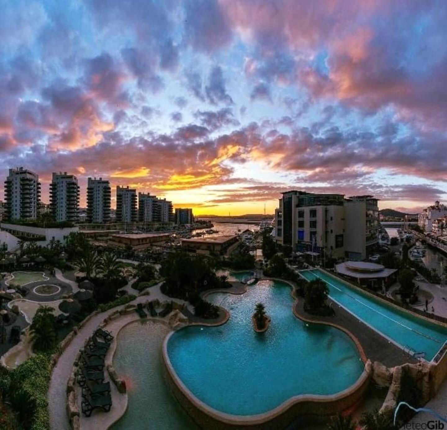 Britain In The Sun At Luxurious Ocean Village Căn hộ *