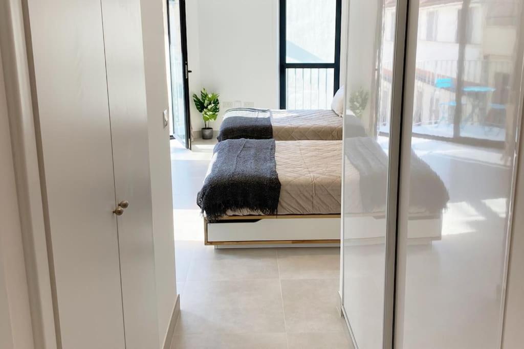 Apartment The Centre - Modern Family With Rooftop Pool & Terrace - Children For Free Gibraltar