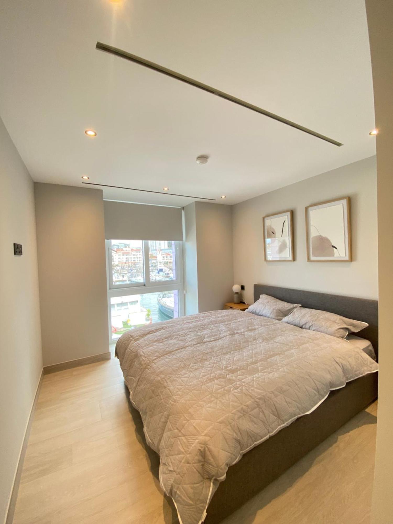 Deluxe Marina View Seafront Apartment *