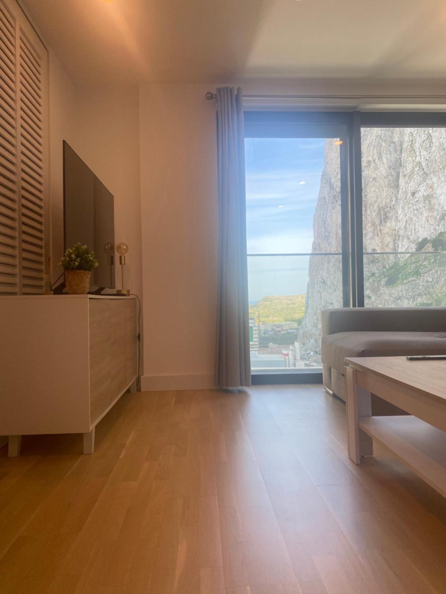 Cp Floor Luxury With And Pool *