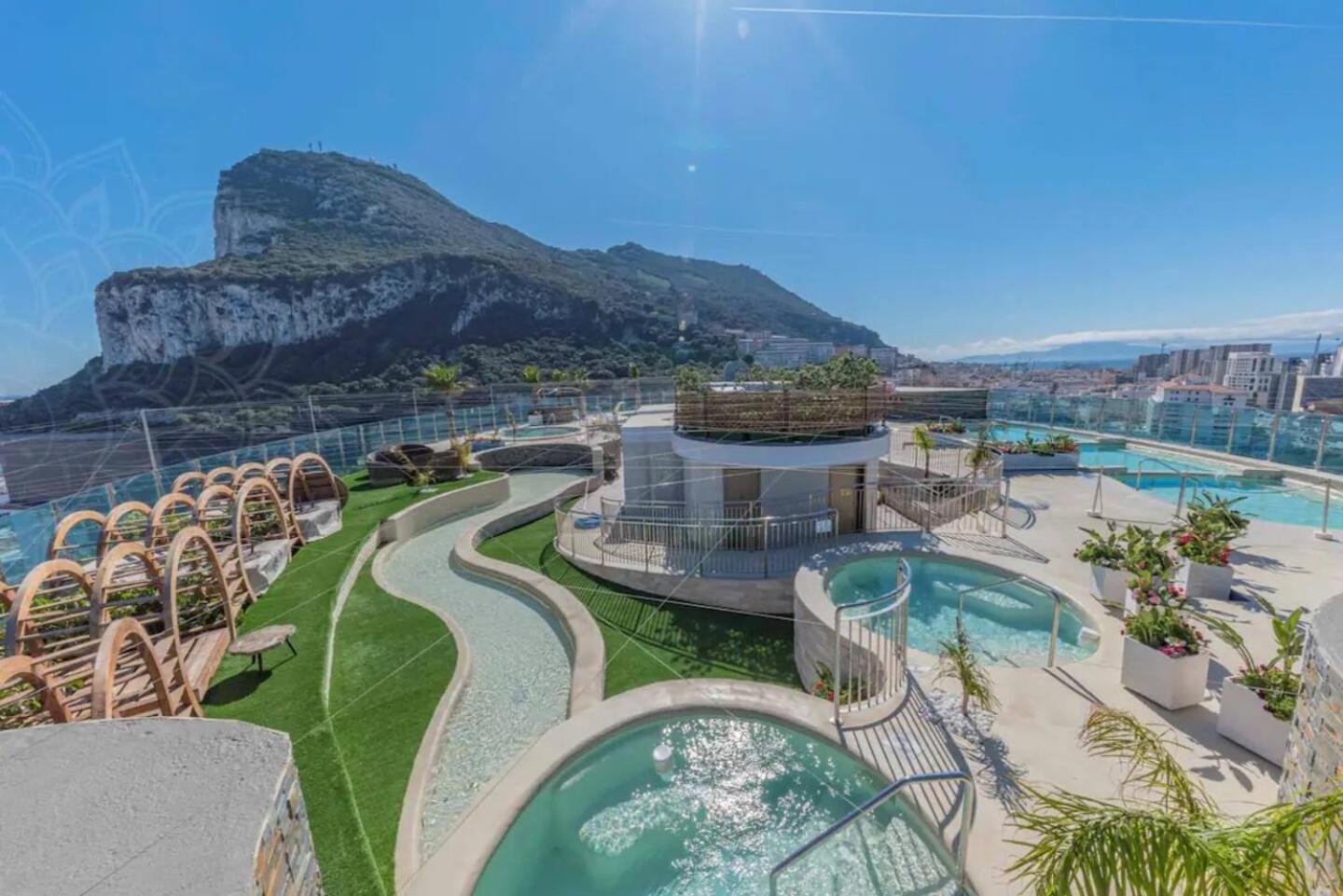 Urban Oasis At Luxurious Ocean Village Căn hộ
